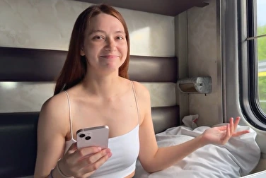 Выпил храброй воды и попутчице секс в купе предложил — она дала! Выпил храброй воды и попутчице секс в купе предложил — она дала!