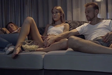 Брат лезет в киску сестре, пока мамка увлечённо смотрит фильм Брат лезет в киску сестре, пока мамка увлечённо смотрит фильм